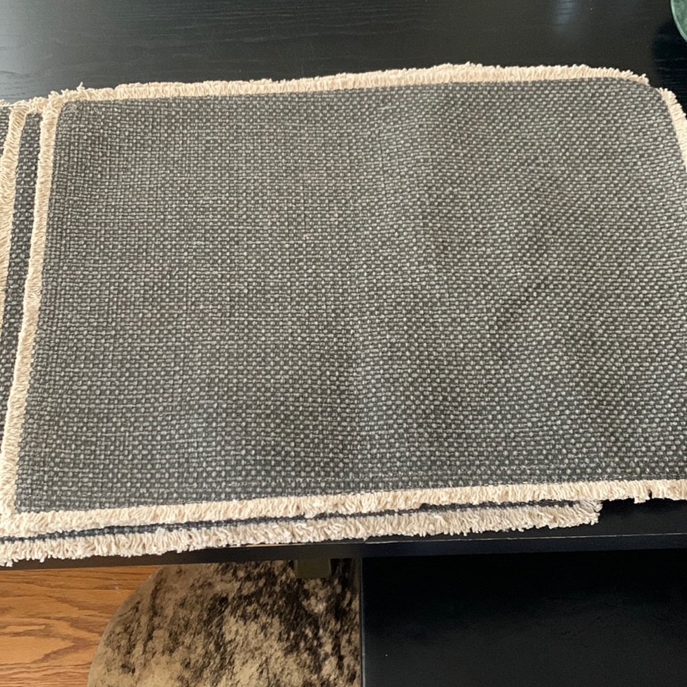 Pottery Barn Mason Set of 4 Cotton Fringe Placemats